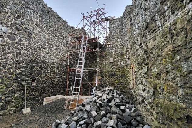 Castle renovation and maintenance - Trosky