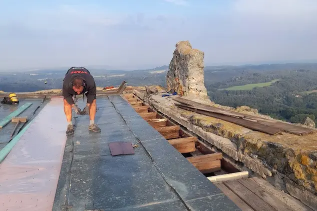Castle renovation and maintenance - Trosky