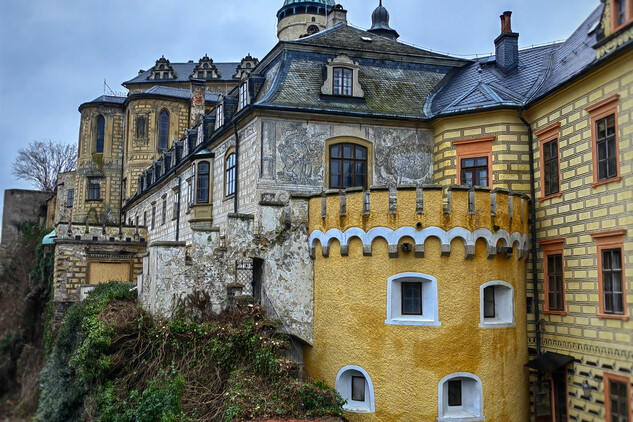 Frýdlantský hrad a zámek na jaře
